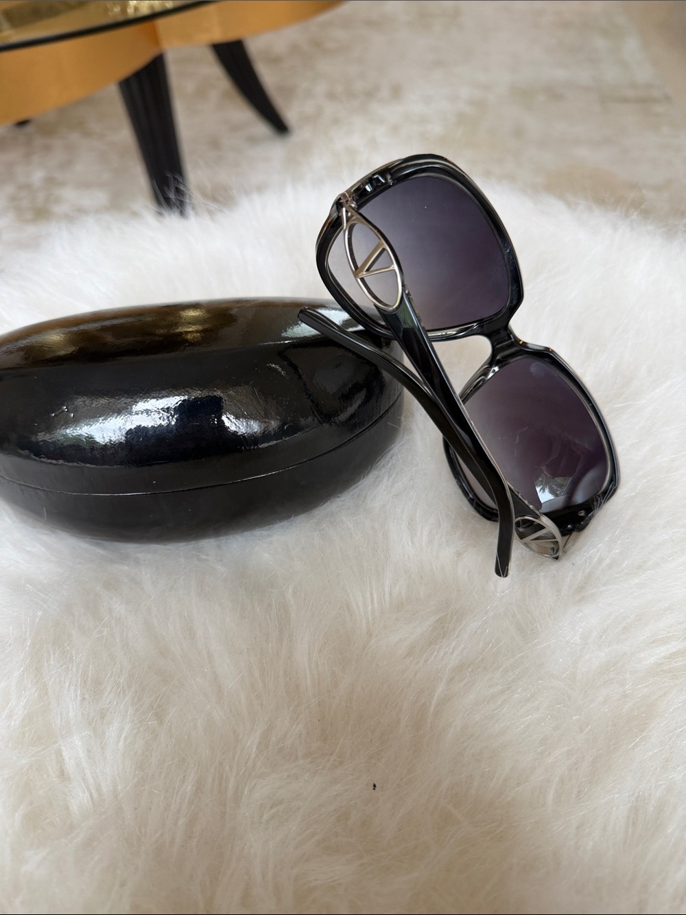 Woman’s Black Square Sunglasses with Dark Lenses